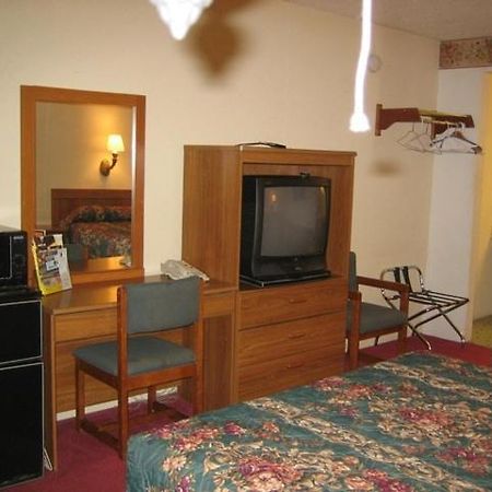 Mountain Trail Inn Logan Стая снимка