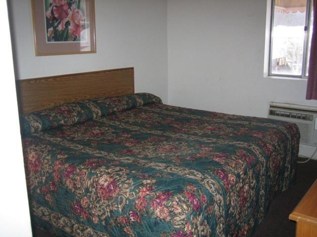 Mountain Trail Inn Logan Стая снимка